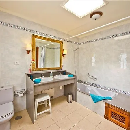 Villa Luz De La Fragata - 4 Bedroom - Great Pool Area - Perfect For Families *